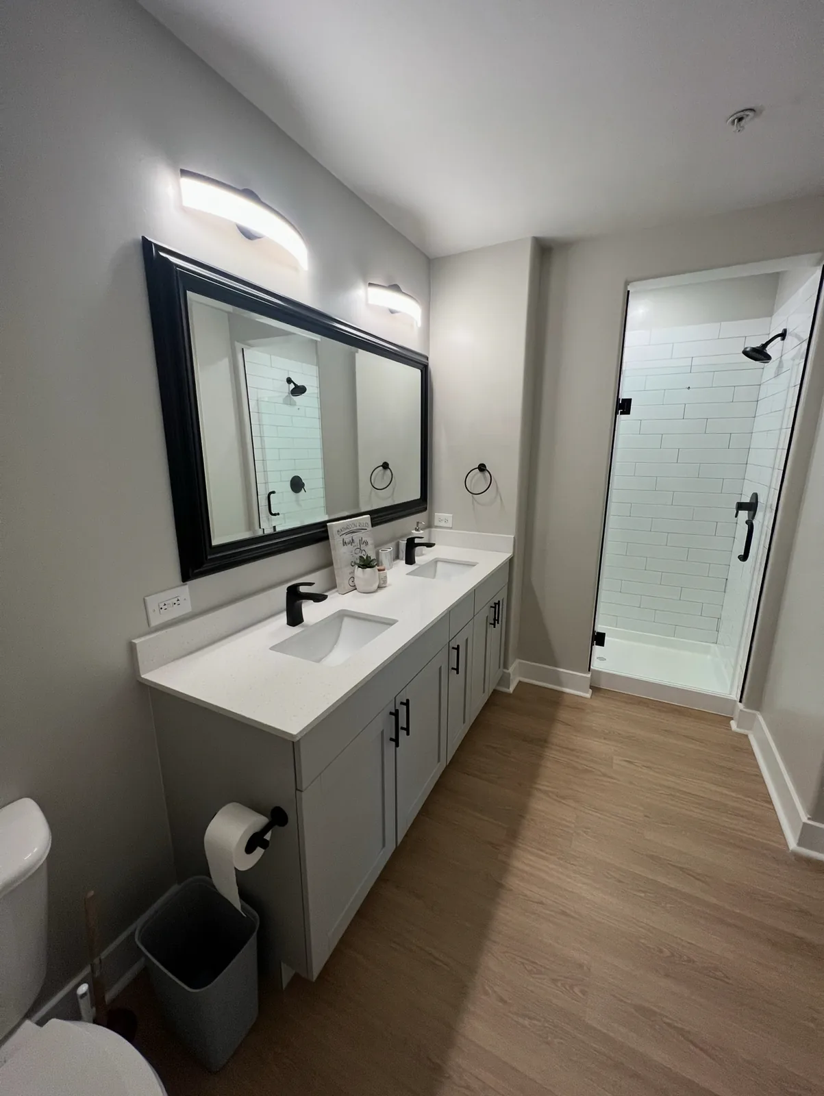 Bathroom with a floating vanity and wood-look flooring